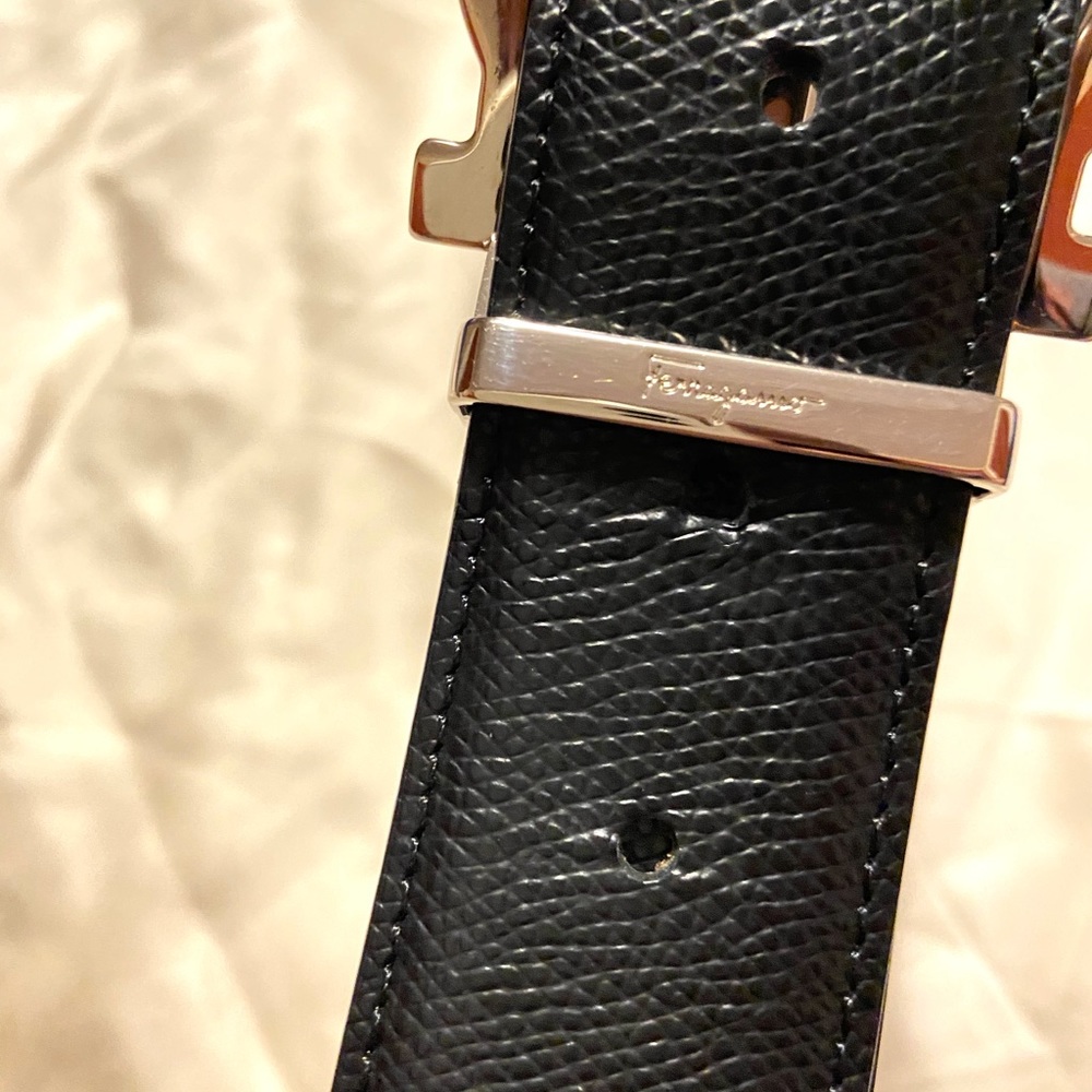 Salvatore Ferragamo
Men's Reversible Leather Belt - Picture 3 of 10